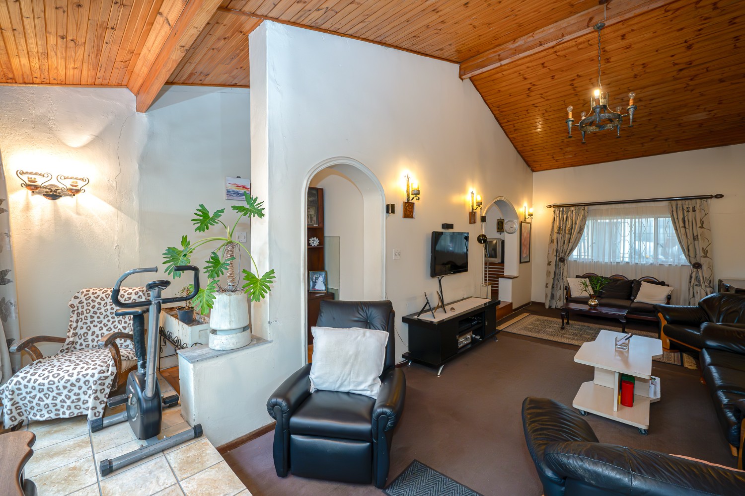 4 Bed Home For Sale in Cravenby (R 1,895,000)