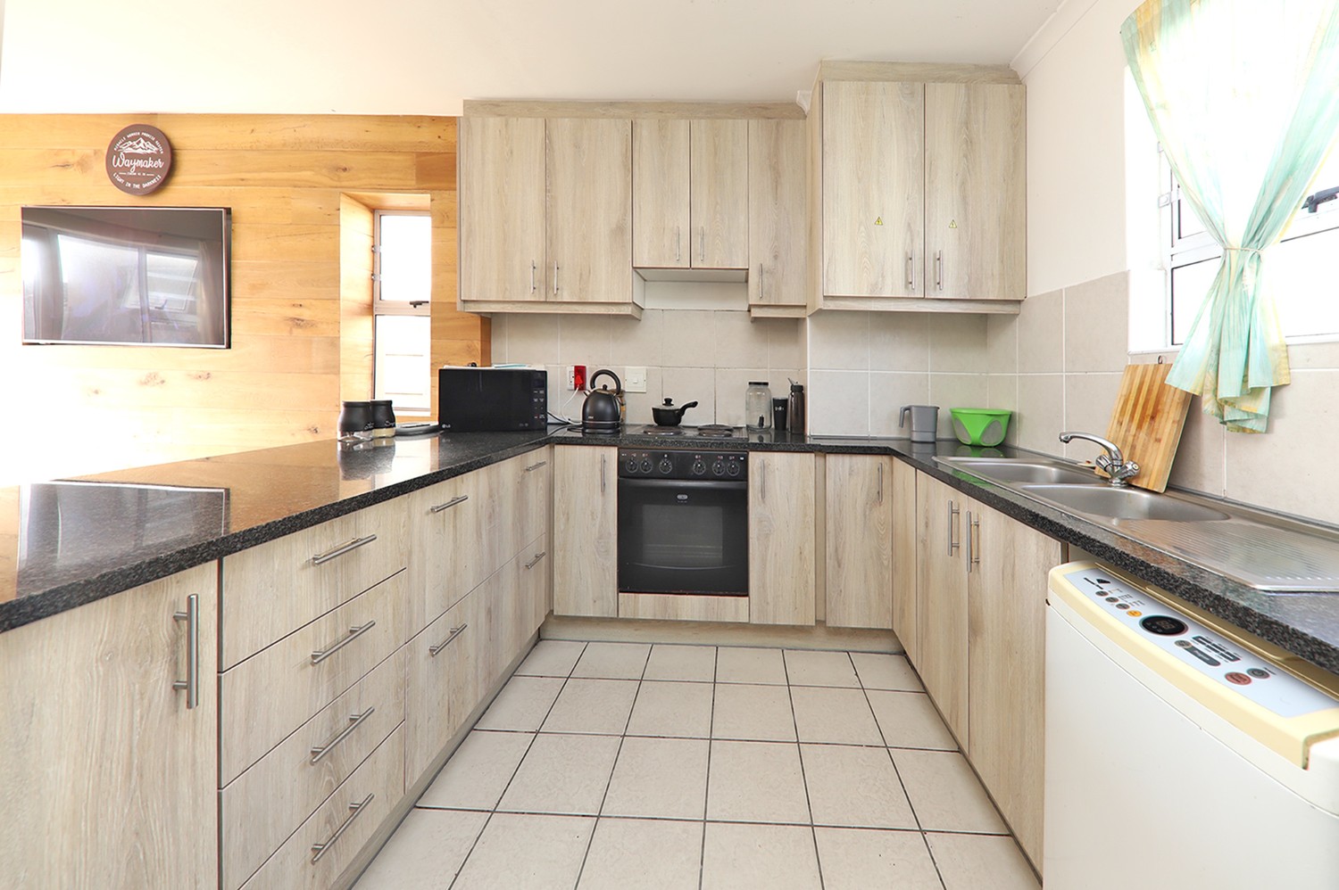 2 Bed Townhouse For Sale in Muizenberg (R 1,355,000)