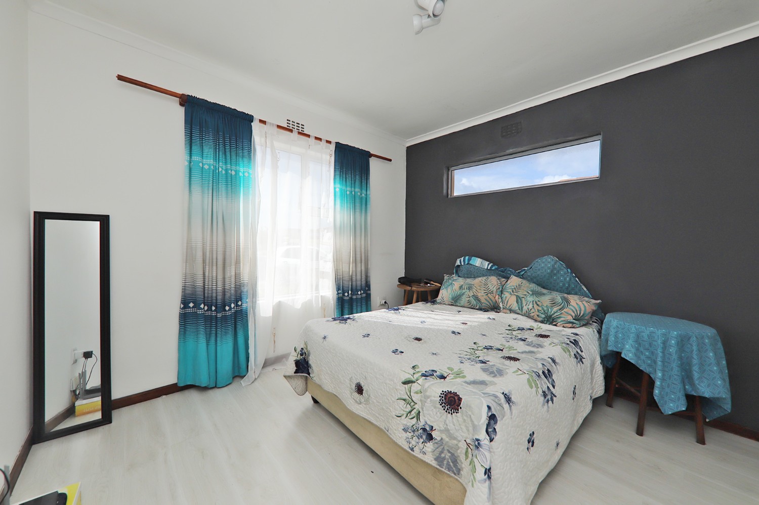 2 Bed Townhouse For Sale in Muizenberg (R 1,355,000)