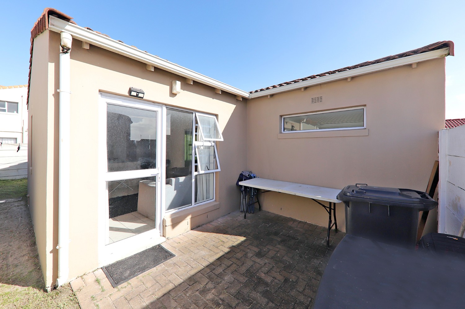 2 Bed Townhouse For Sale in Muizenberg (R 1,355,000)