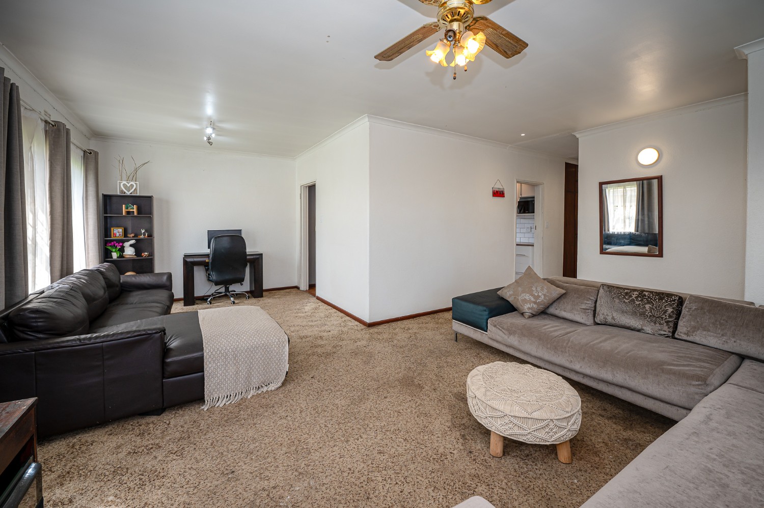 3 Bed Home For Sale in Peerless Park West (R 1,450,000)