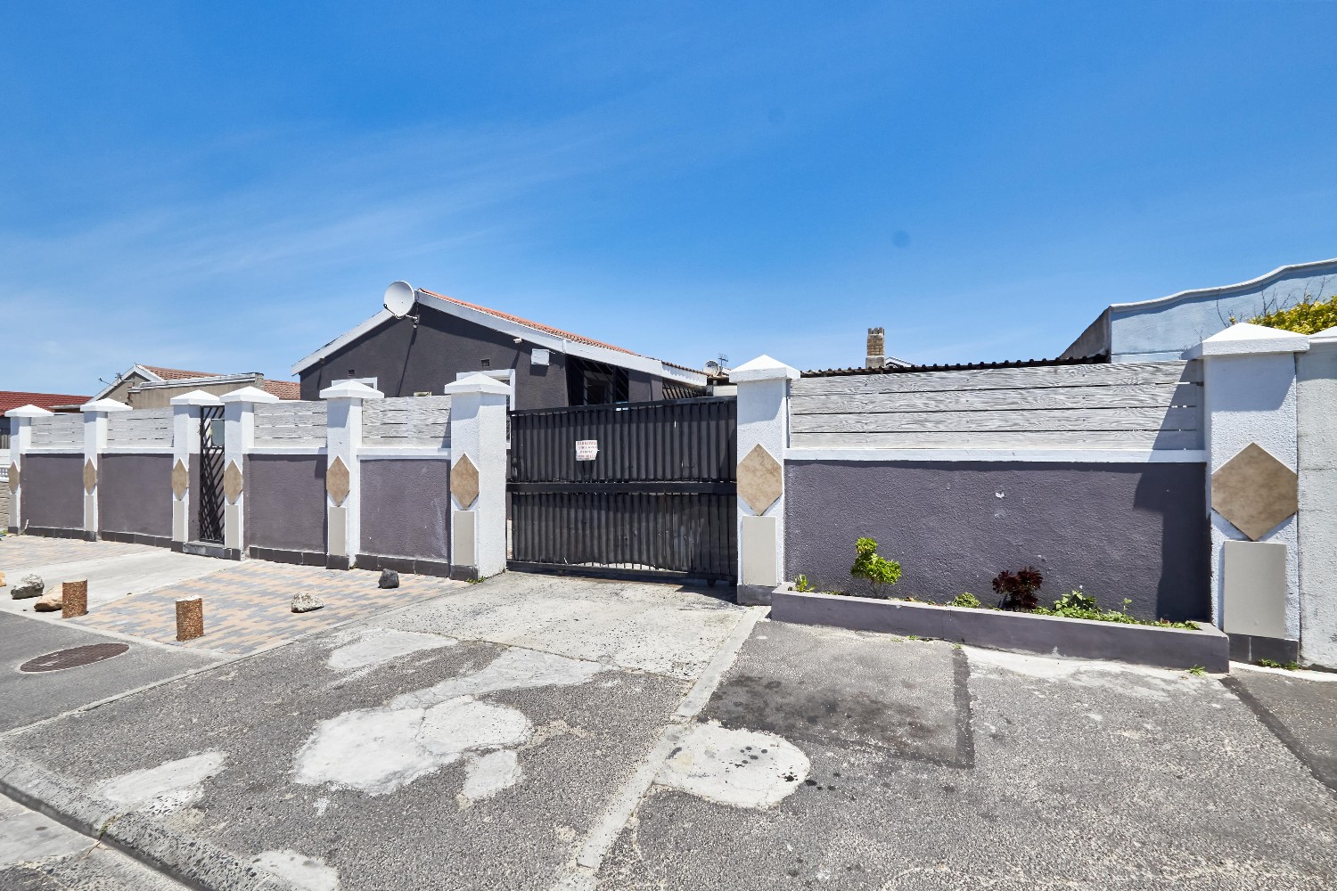 4 Bed Home For Sale in Rondevlei Park (R 1,250,000)