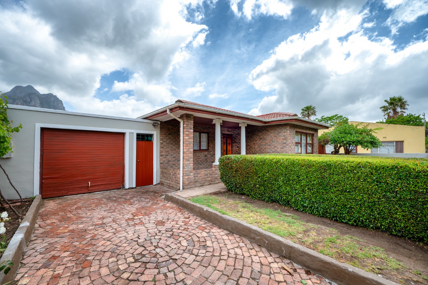 5 Bed Home For Sale in Kylemore (R 1,450,000)