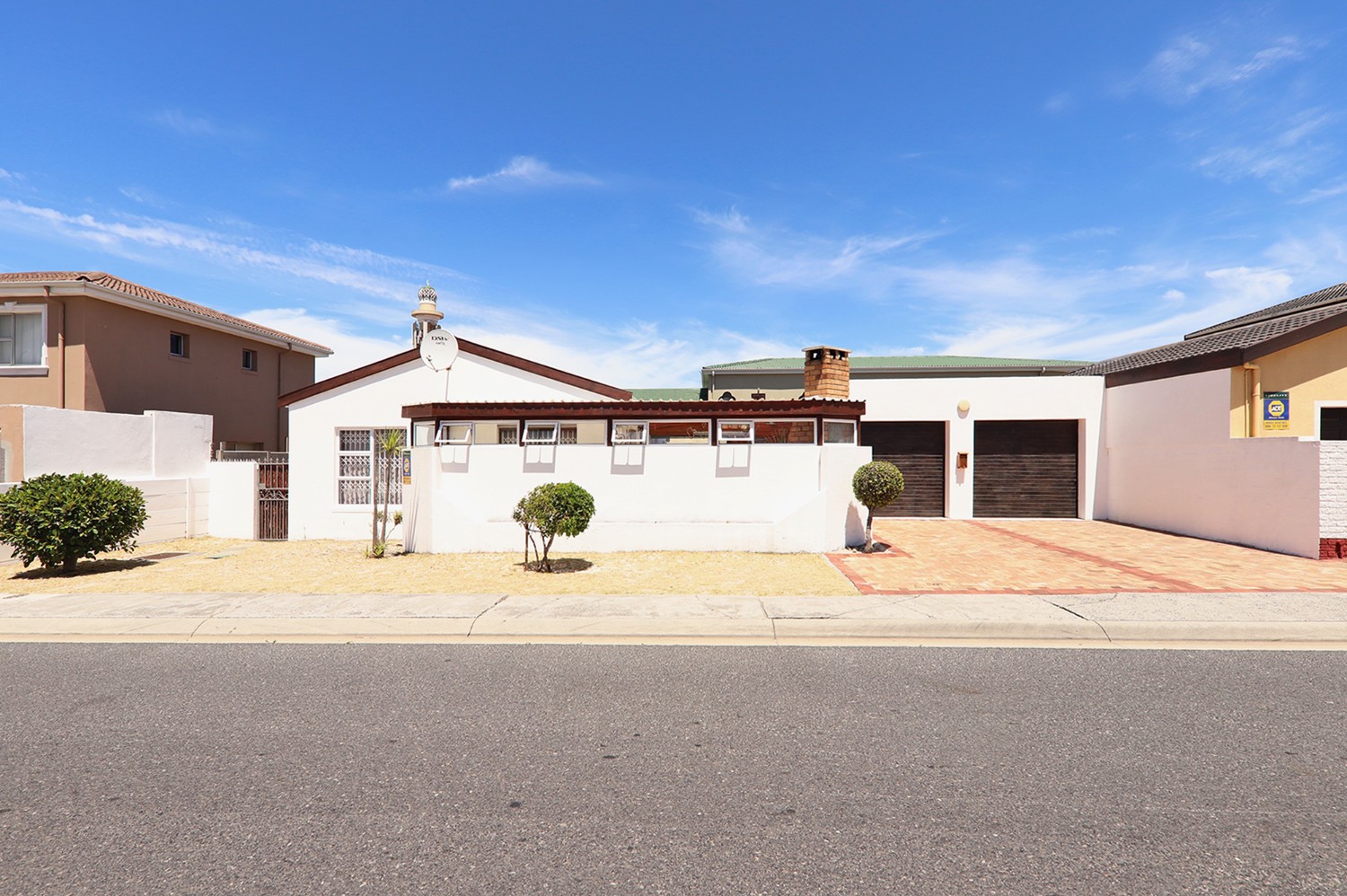 4 Bed Home For Sale in Strandfontein (R 1,595,000)