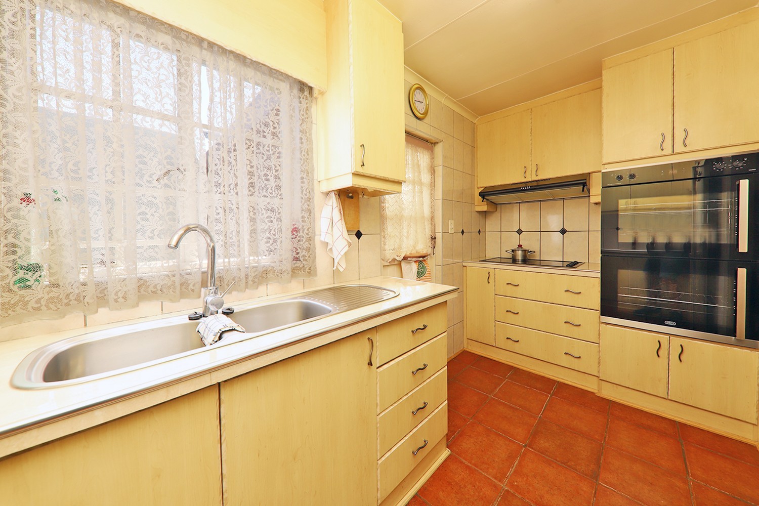 3 Bed Home For Sale in Pelican Park (R 1,700,000)