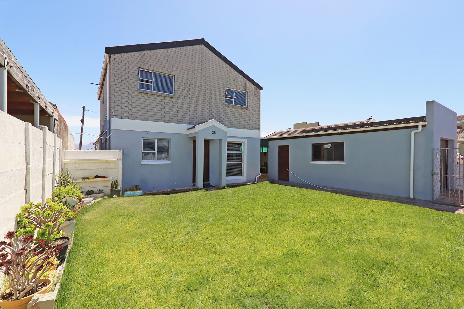 7 Bed Home For Sale in Strandfontein (R 1,999,000)