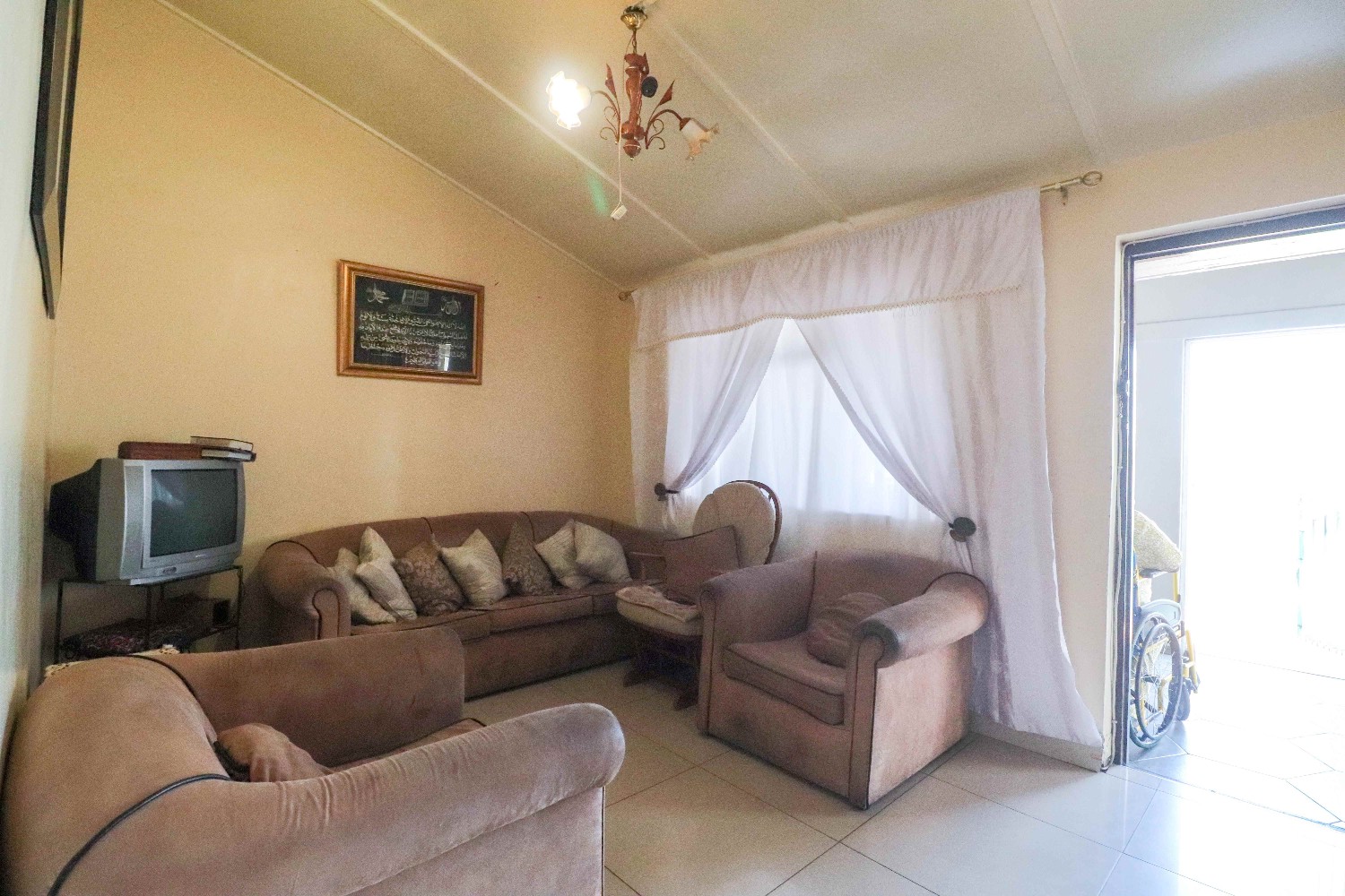 2 Bed Home For Sale in Kewtown (R 1,150,000)